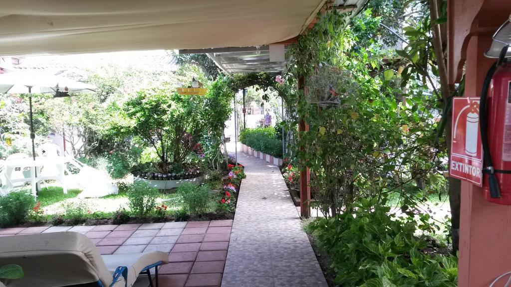 Hostal El Parque Табабела Екстериор снимка