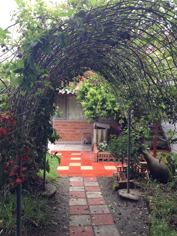 Hostal El Parque Табабела Екстериор снимка
