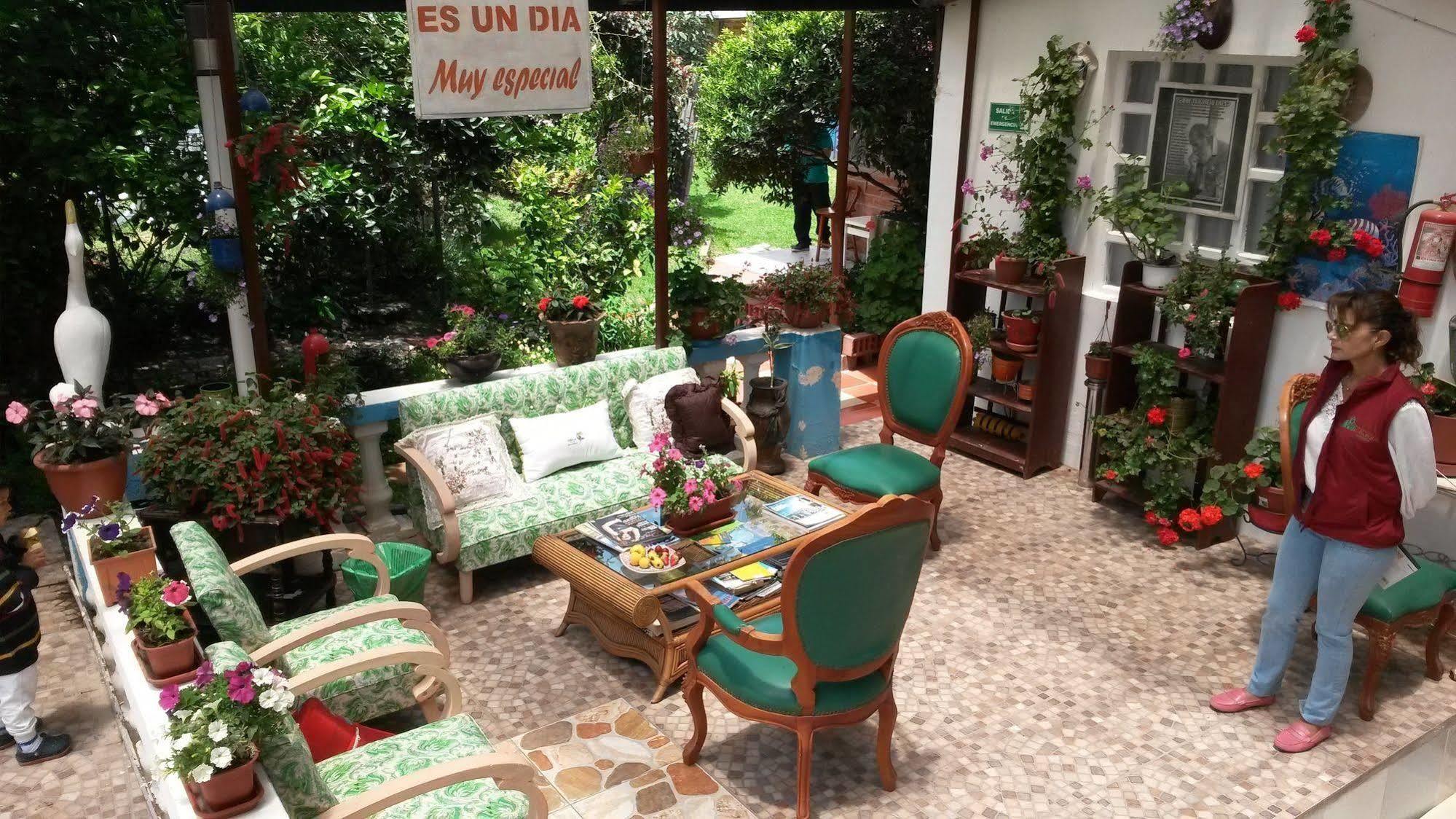 Hostal El Parque Табабела Екстериор снимка