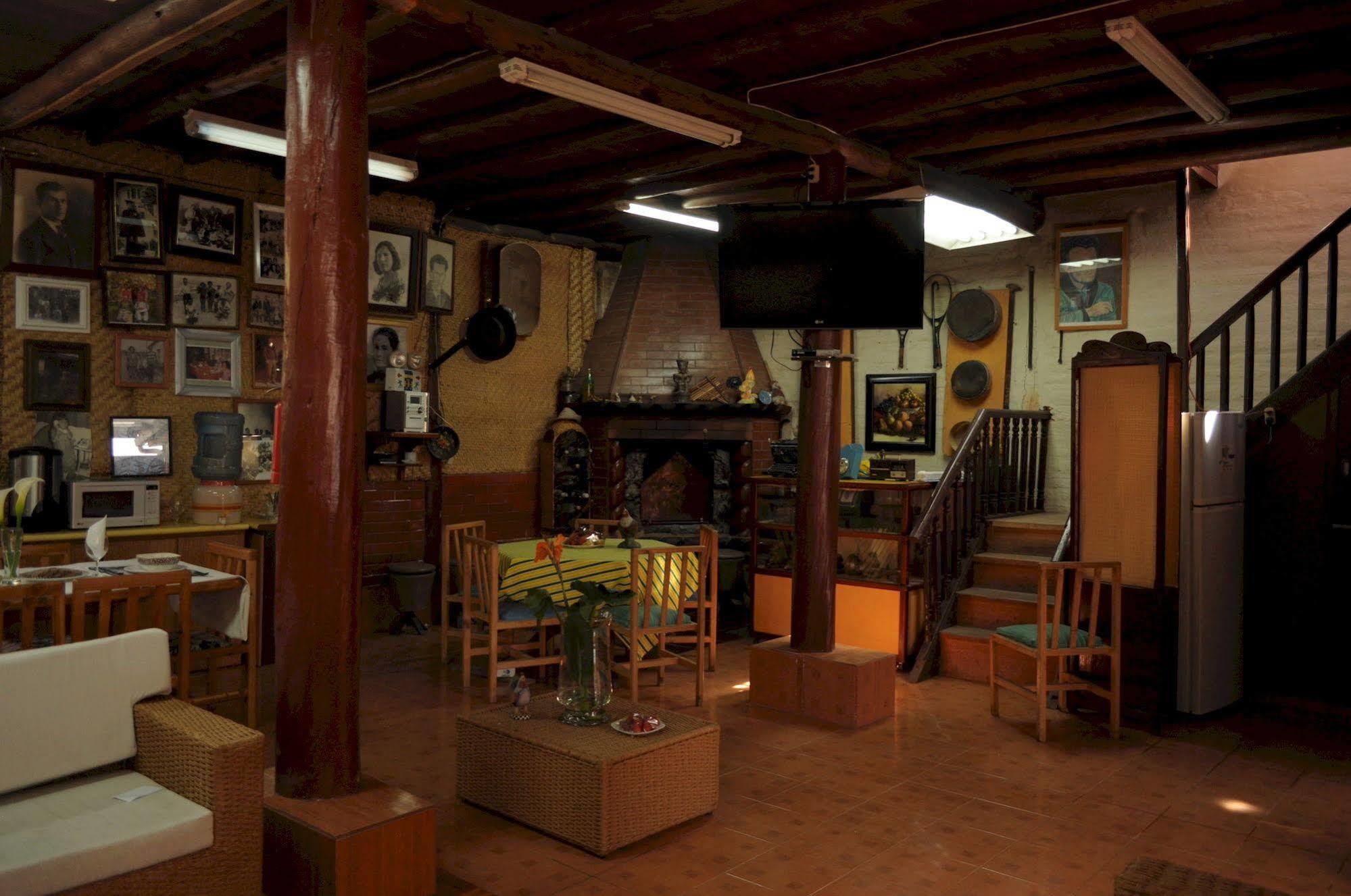 Hostal El Parque Табабела Екстериор снимка