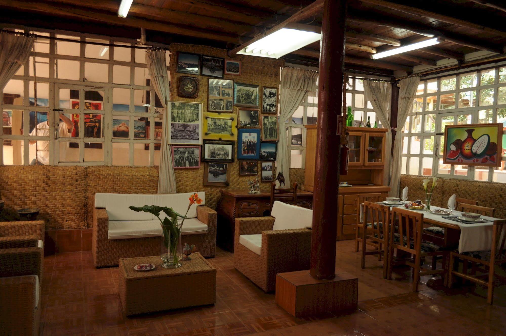 Hostal El Parque Табабела Екстериор снимка