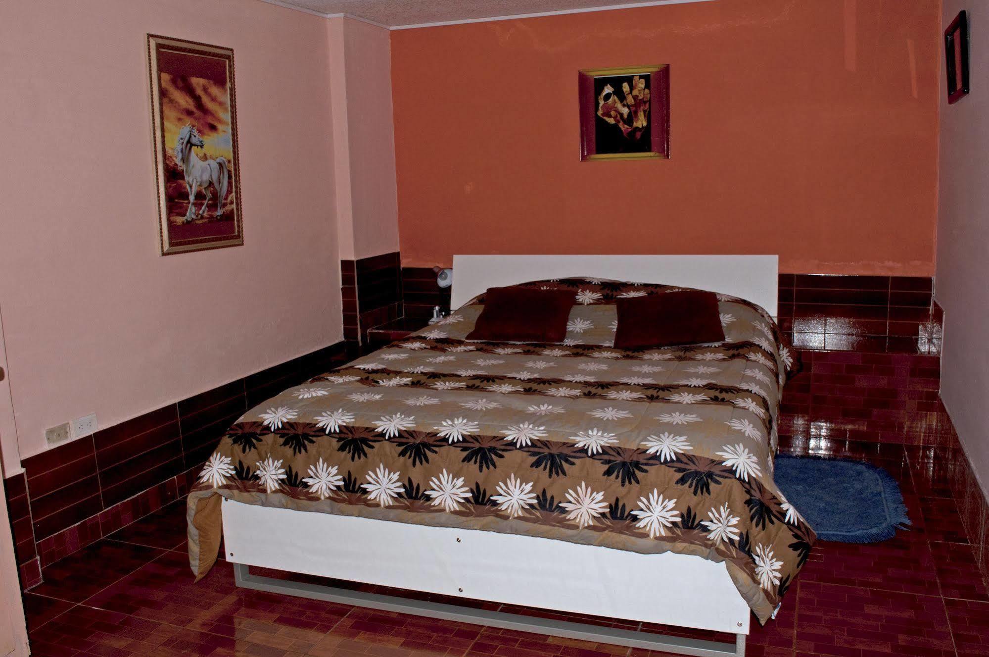 Hostal El Parque Табабела Екстериор снимка