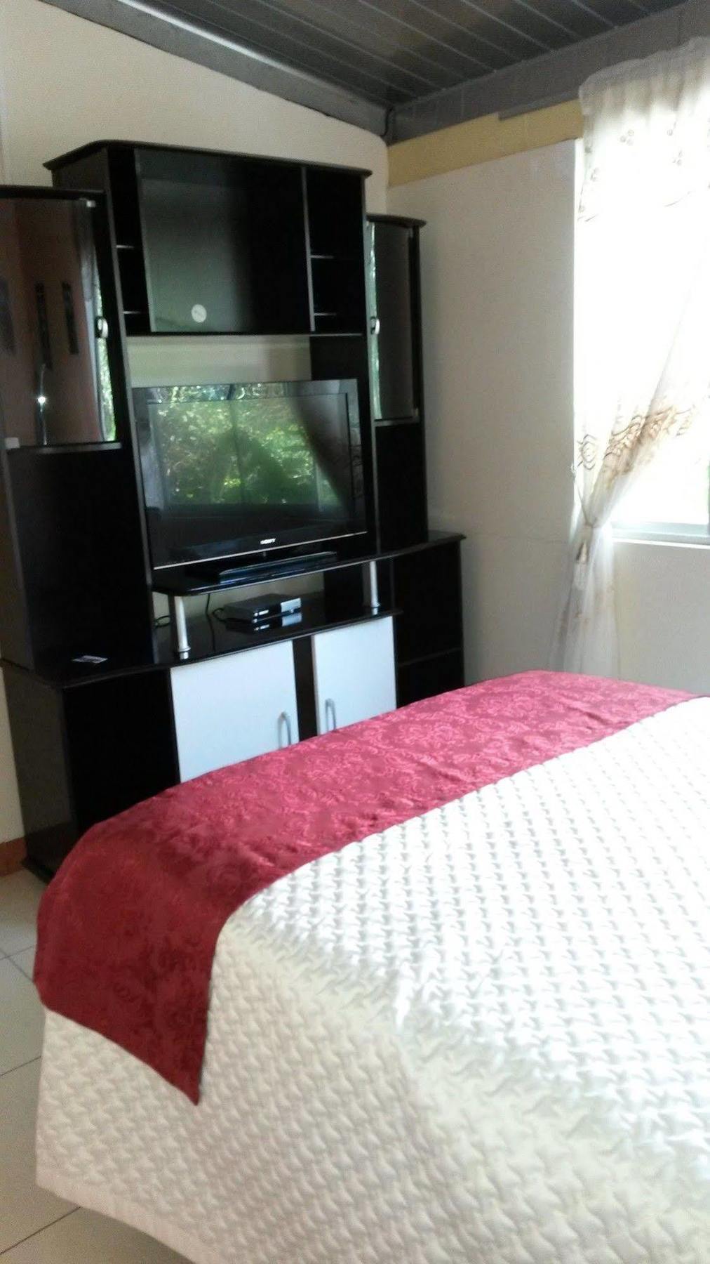 Hostal El Parque Табабела Екстериор снимка