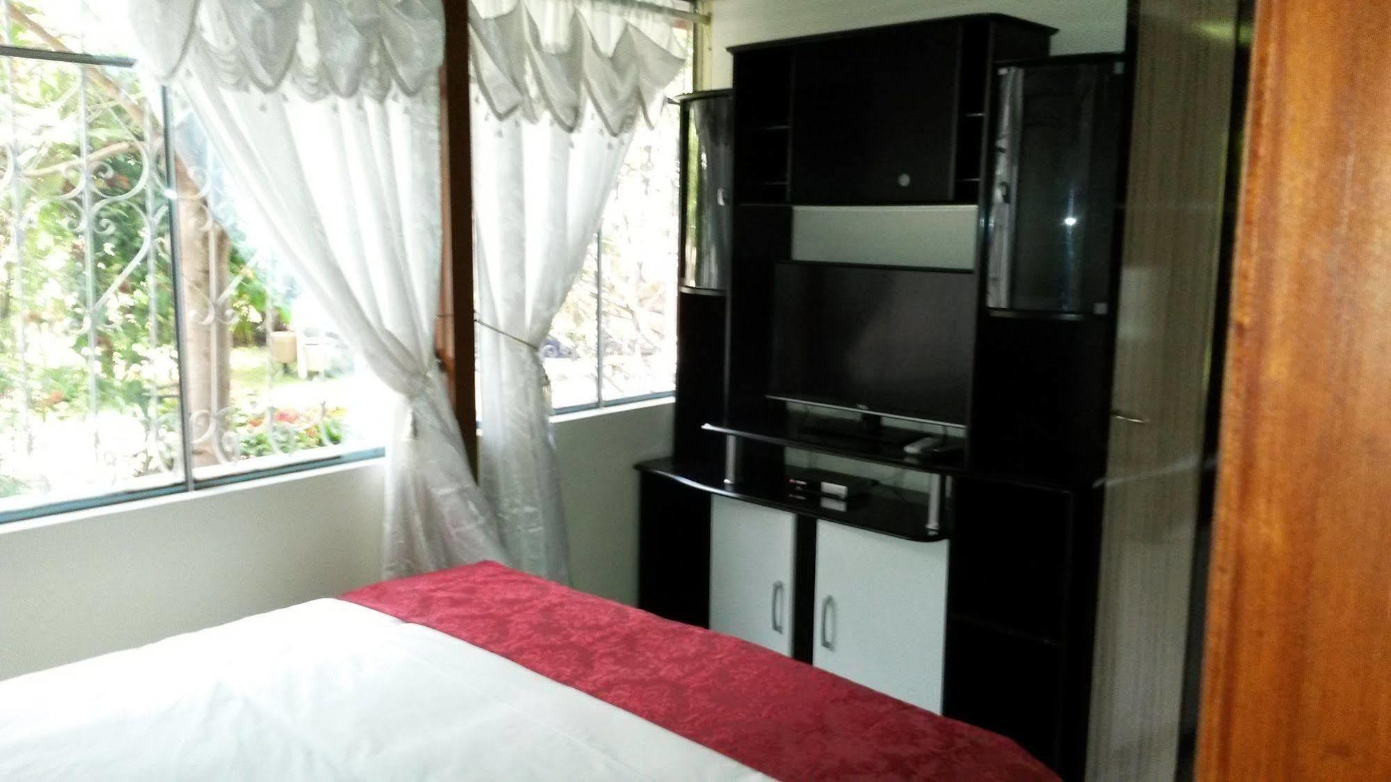 Hostal El Parque Табабела Екстериор снимка