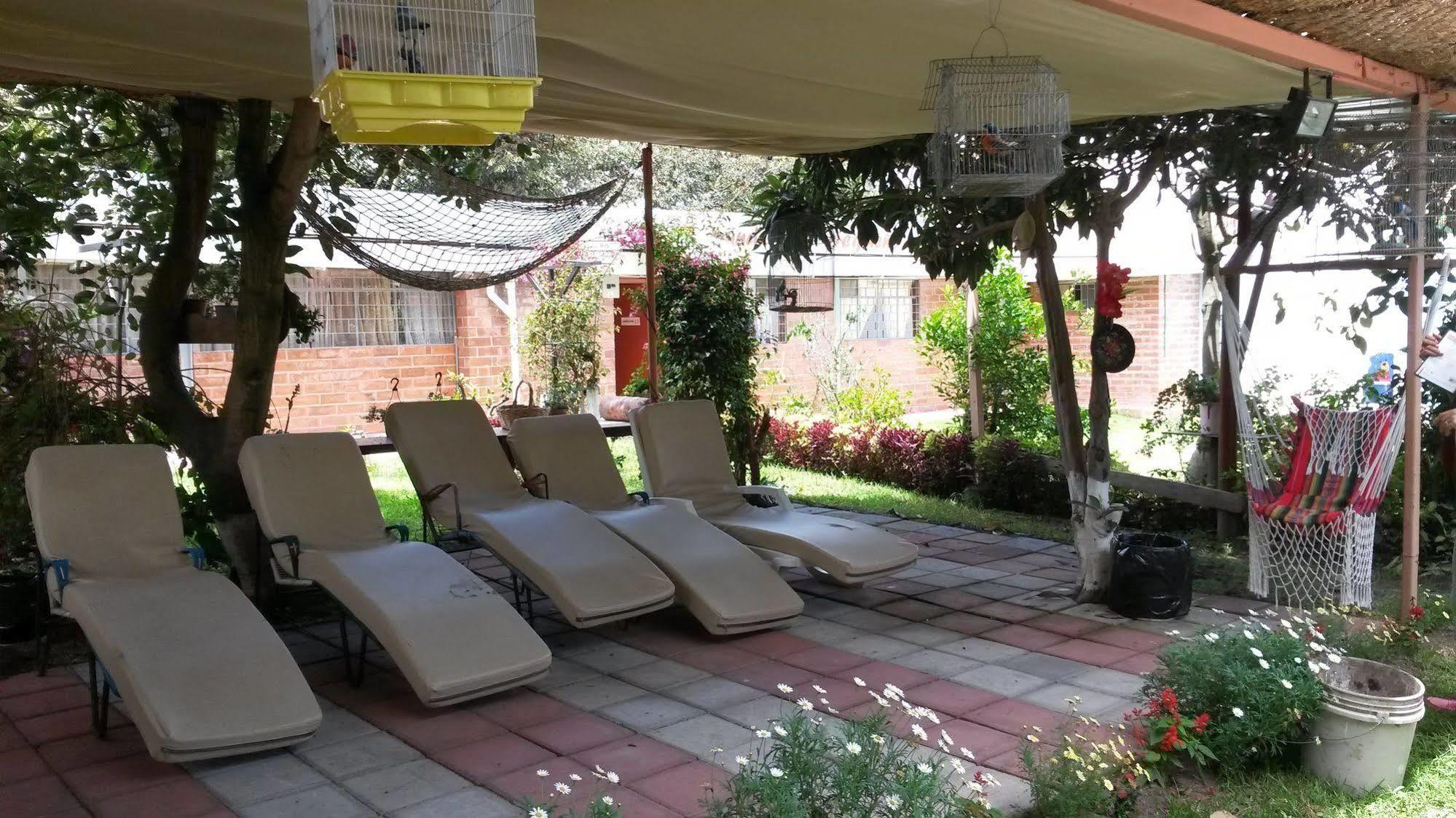 Hostal El Parque Табабела Екстериор снимка