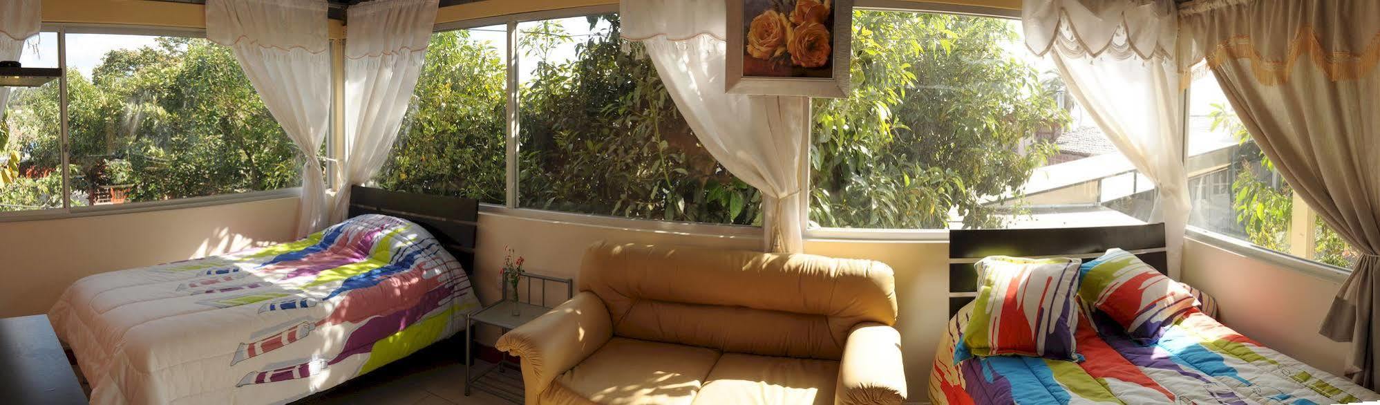 Hostal El Parque Табабела Екстериор снимка
