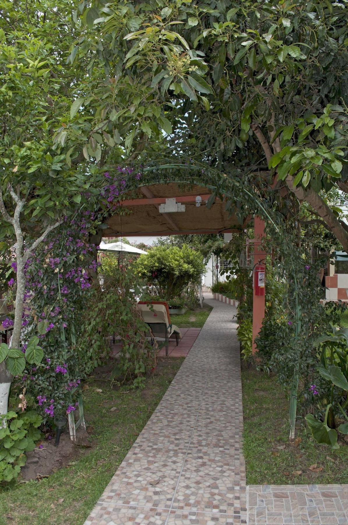 Hostal El Parque Табабела Екстериор снимка